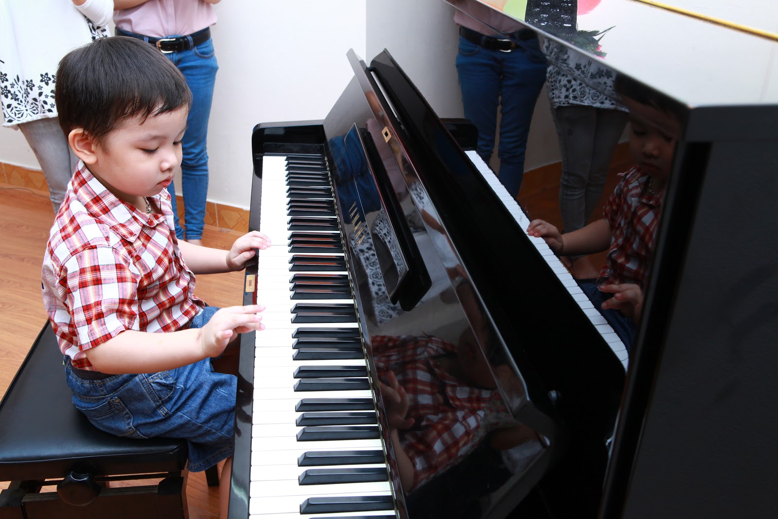 Bé trai có nên học đàn piano hay không