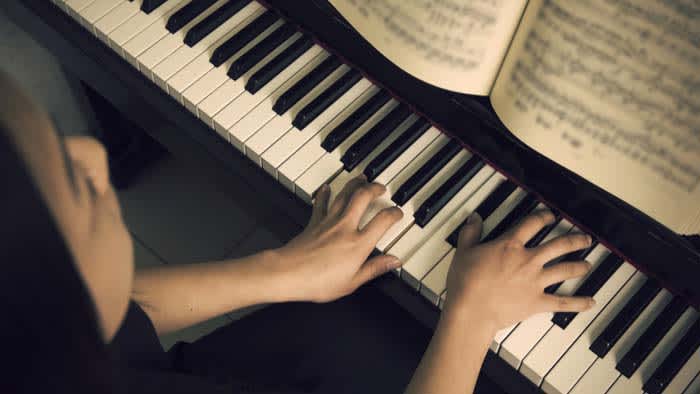 học phí học đàn piano đệm hát