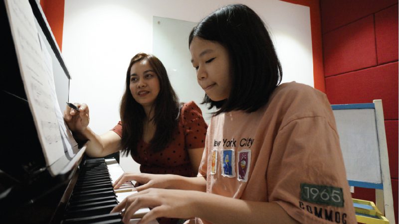 học đàn piano tại việt thương music