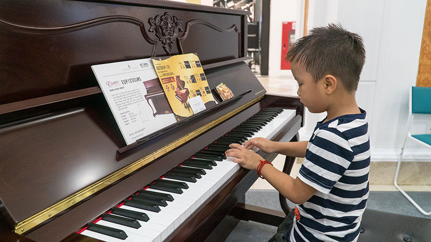 Cách chọn đàn piano cho bé giá cả phải chăng 2