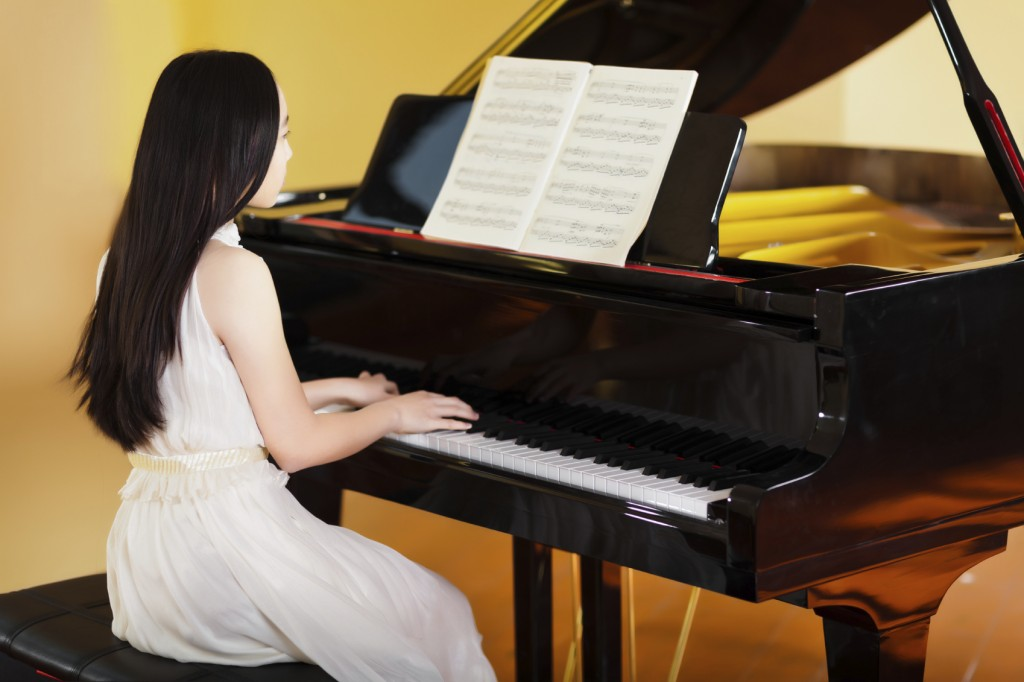 Giải đáp thắc mắc học đàn piano có khó không