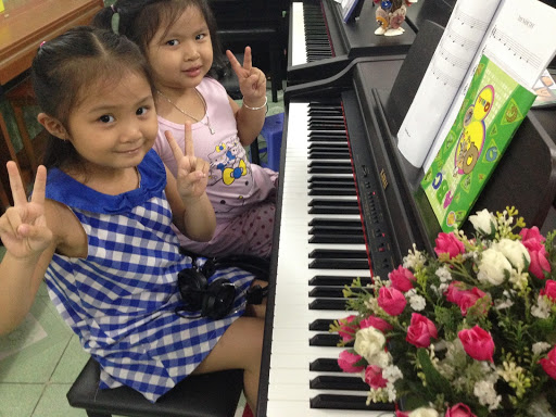 Những lưu ý khi đăng ký học đàn piano cho bé