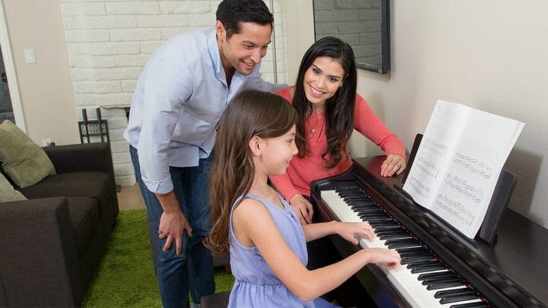 Cách chọn đàn piano cho bé giá cả phải chăng